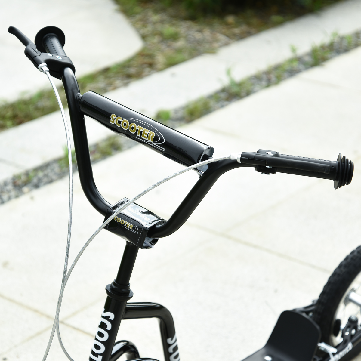 HOMCOM 75-80cm Kids Kick Scooter Adjustable Handlebar Inflatable Wheels Black